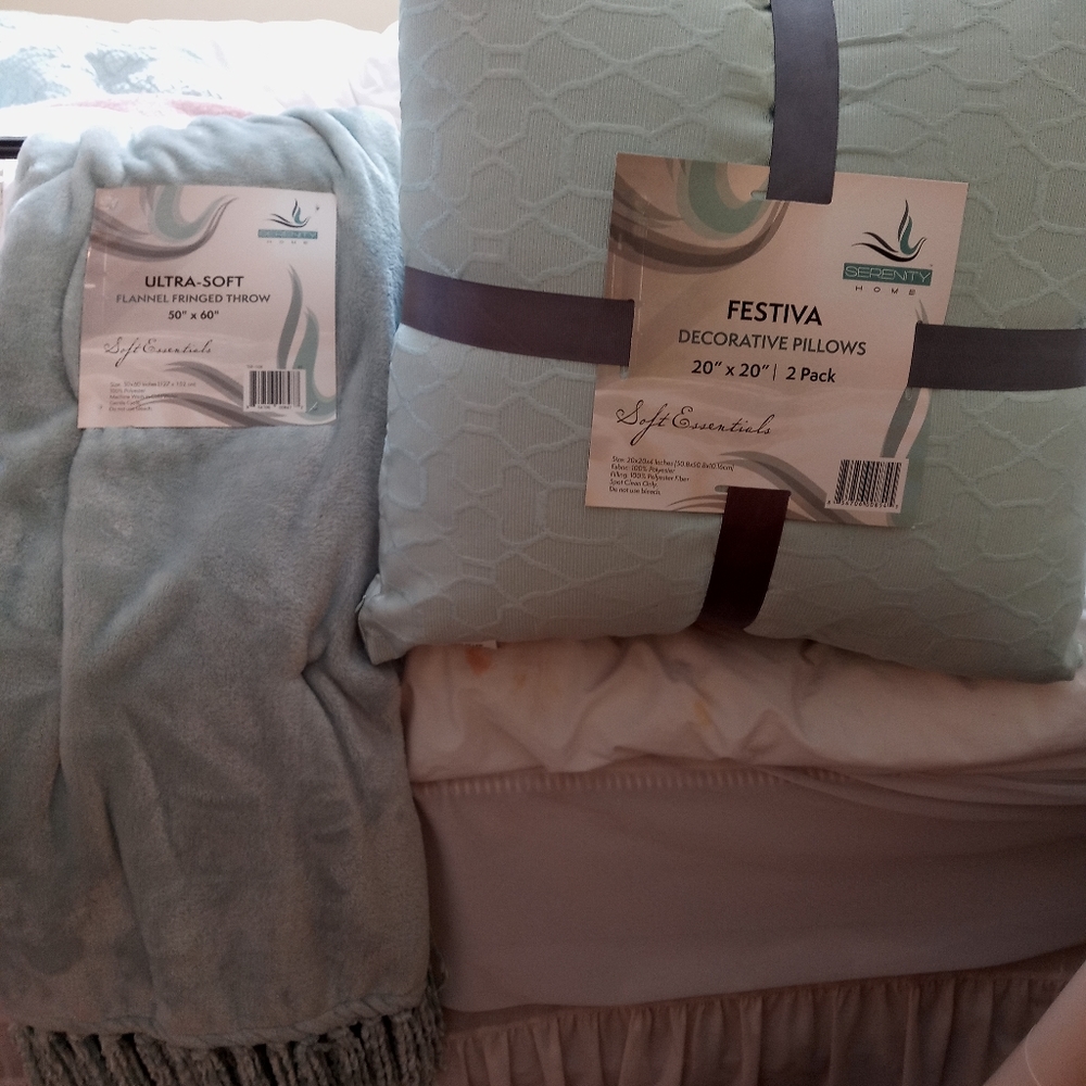 Throw and 2 pillows
